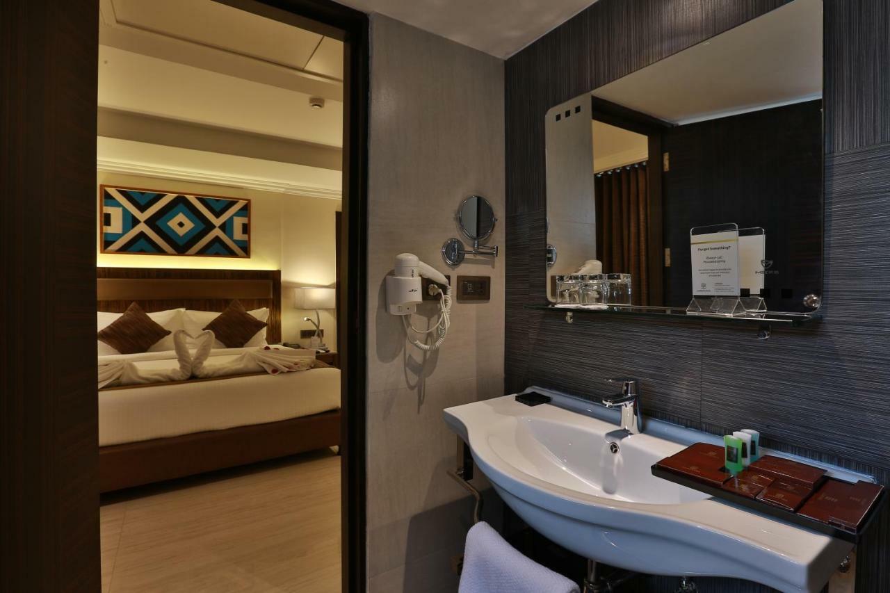 Hotel Luminara Kochi エクステリア 写真